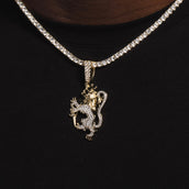 Lion Crest Pendant in Yellow Gold