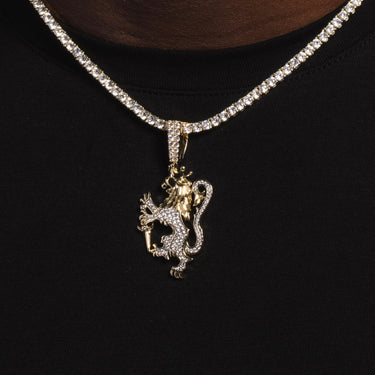 Lion Crest Pendant in Yellow Gold