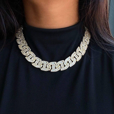 Baguette Chain Link Necklace in Yellow Gold